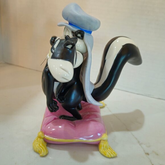 Looney Tunes Pepe Le Pew "Zie Broken Heart Of Love" Goebel Figurine 2809 Limited - Picture 6 of 8